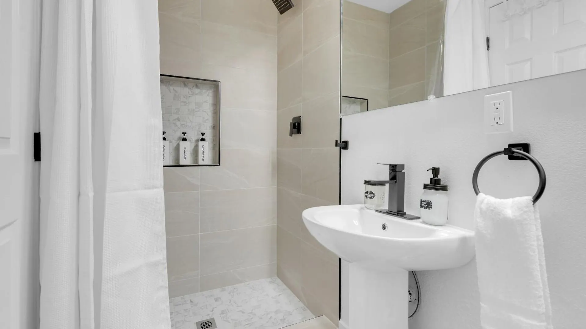 Βίλα 8Br 5Ba Superhero Retreat-King Beds, Bbq, Hammock, Firepit, Minigolf, Workspace Λας Βέγκας Ηνωμένες Πολιτείες της Αμερικής
