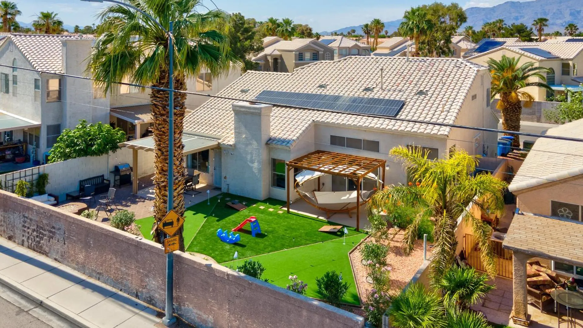 Βίλα 8Br 5Ba Superhero Retreat-King Beds, Bbq, Hammock, Firepit, Minigolf, Workspace Λας Βέγκας